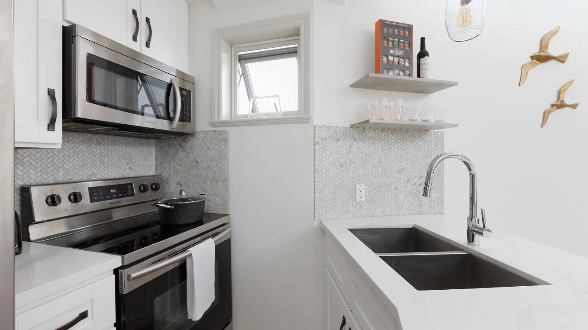 Boutique Beach Apartment Βανκούβερ